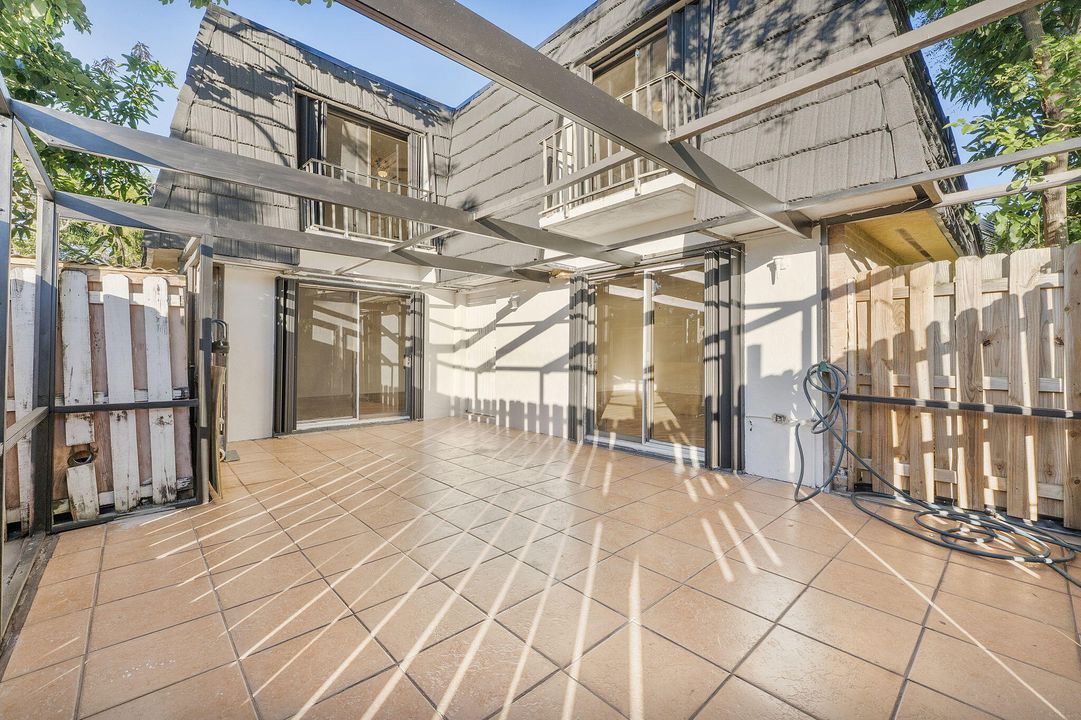 For Sale: $375,000 (3 beds, 2 baths, 1722 Square Feet)