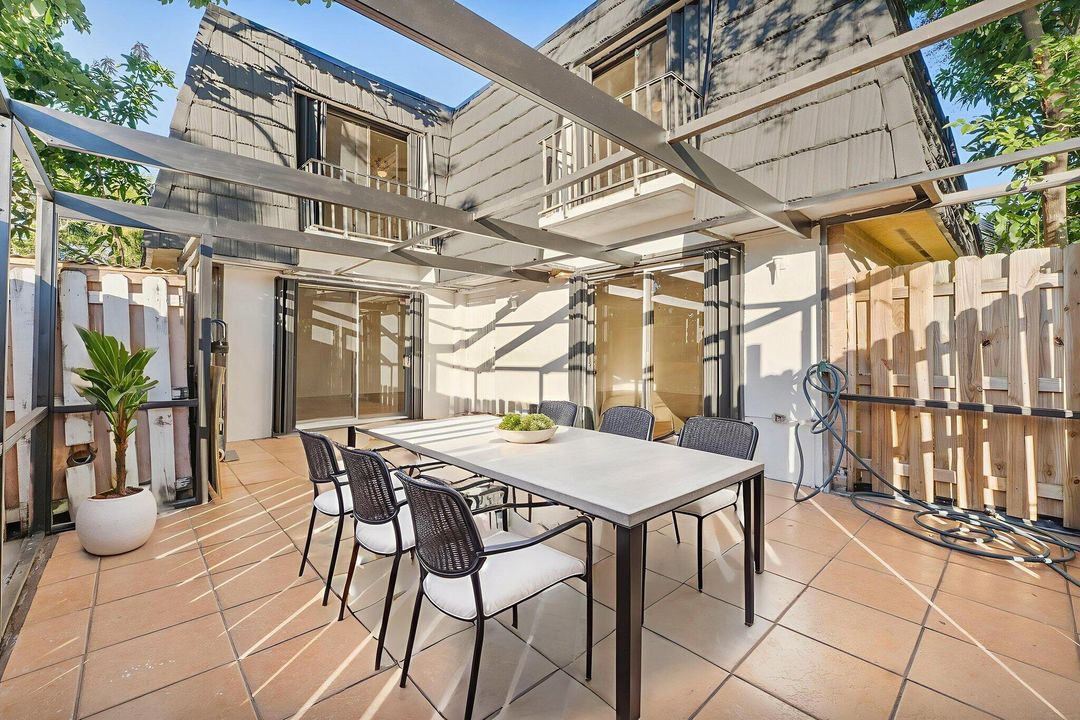 For Sale: $375,000 (3 beds, 2 baths, 1722 Square Feet)