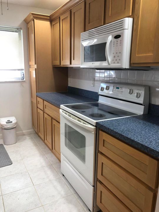 На продажу: $124,900 (1 спален, 1 ванн, 994 Квадратных фут)