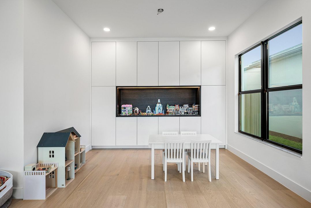 待售: $2,599,000 (5 贝兹, 5 浴室, 5330 平方英尺)