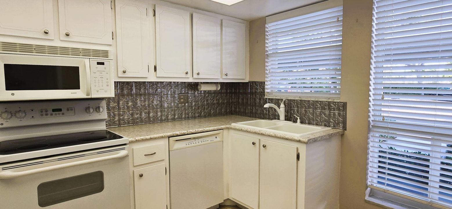 En Venta: $499,000 (2 camas, 2 baños, 1423 Pies cuadrados)