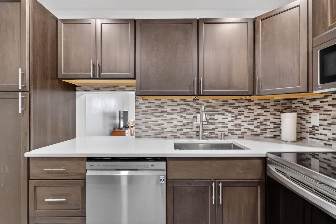 待售: $135,000 (1 贝兹, 1 浴室, 754 平方英尺)