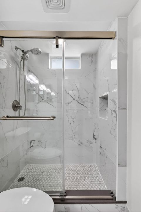 待售: $135,000 (1 贝兹, 1 浴室, 754 平方英尺)