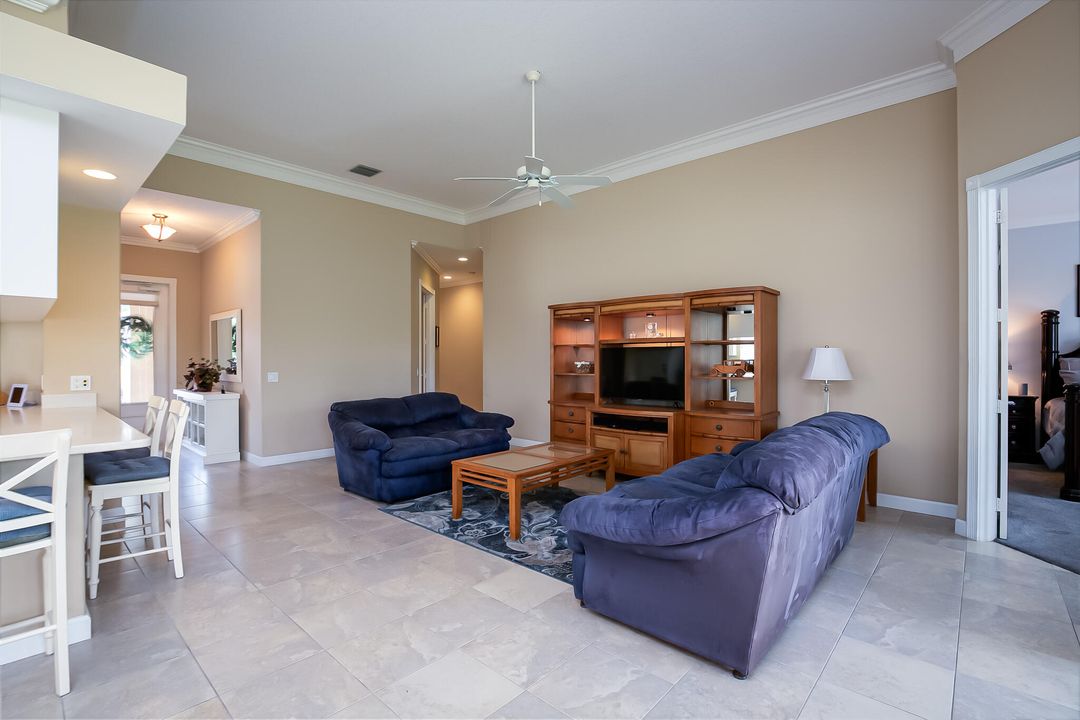 На продажу: $375,000 (3 спален, 2 ванн, 2000 Квадратных фут)