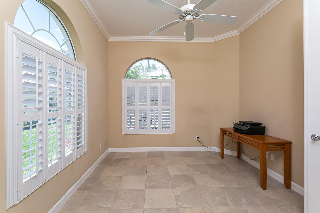 На продажу: $375,000 (3 спален, 2 ванн, 2000 Квадратных фут)