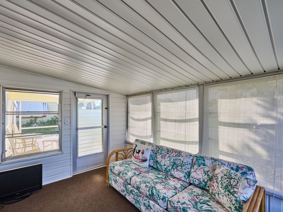 На продажу: $212,000 (2 спален, 2 ванн, 960 Квадратных фут)