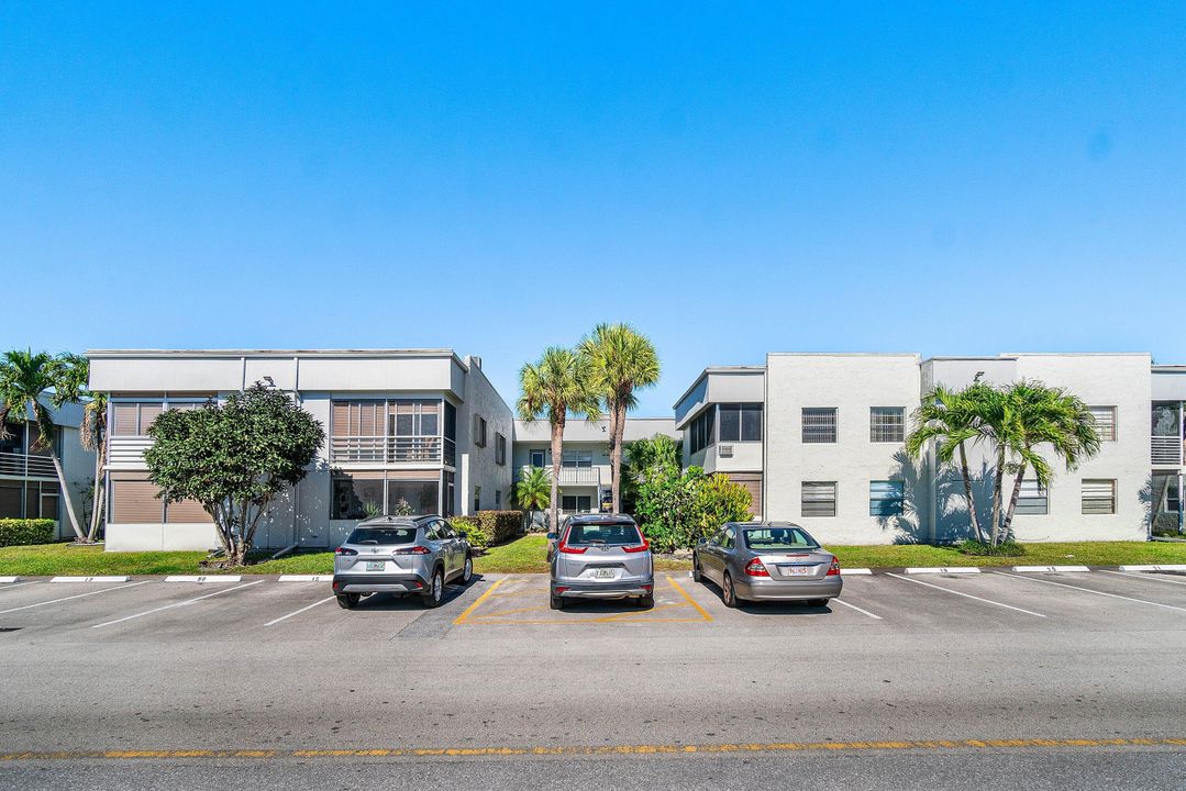 For Sale: $89,000 (2 beds, 2 baths, 920 Square Feet)