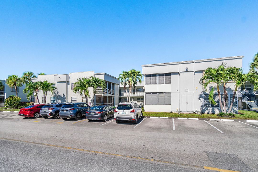 For Sale: $89,000 (2 beds, 2 baths, 920 Square Feet)