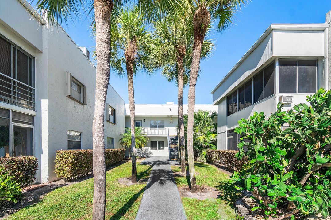 For Sale: $89,000 (2 beds, 2 baths, 920 Square Feet)