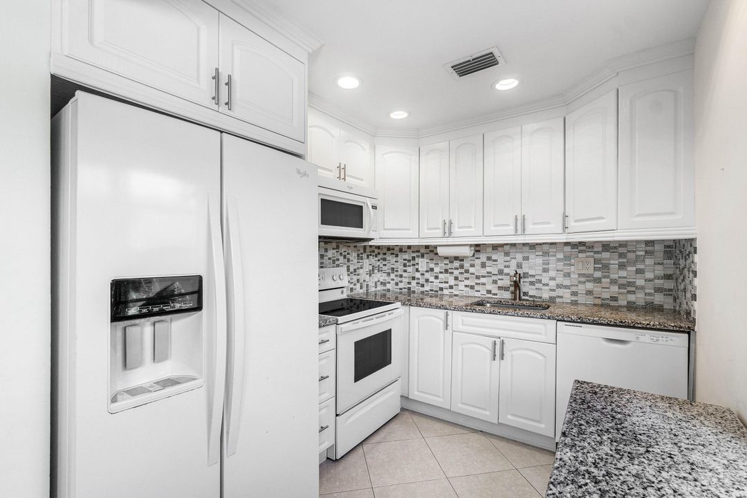 For Sale: $89,000 (2 beds, 2 baths, 920 Square Feet)