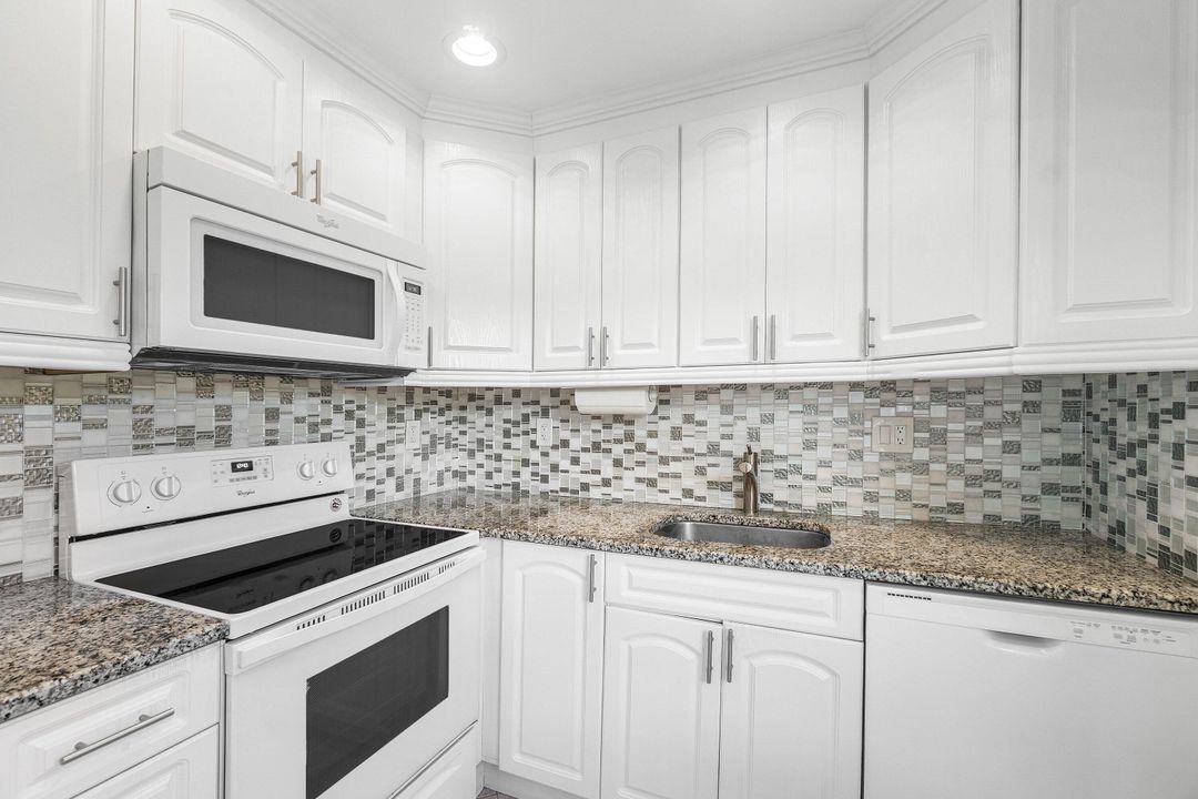 For Sale: $89,000 (2 beds, 2 baths, 920 Square Feet)