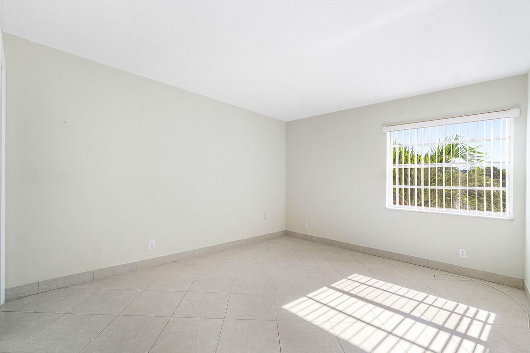 For Sale: $89,000 (2 beds, 2 baths, 920 Square Feet)