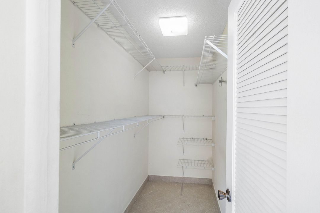 For Sale: $89,000 (2 beds, 2 baths, 920 Square Feet)