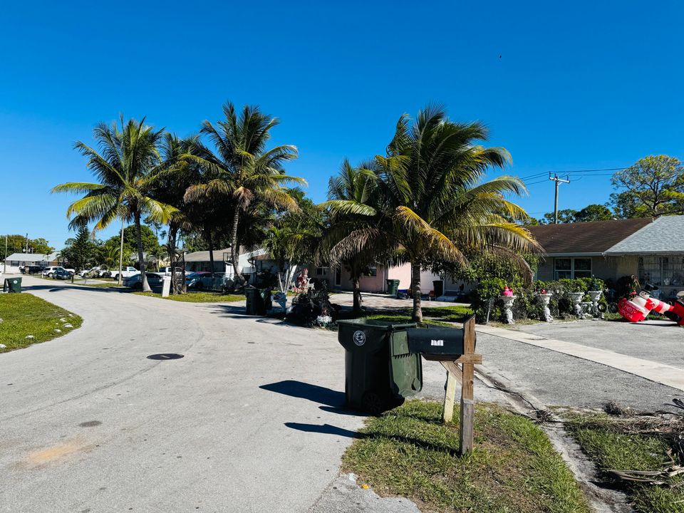 For Sale: $365,000 (3 beds, 2 baths, 1320 Square Feet)
