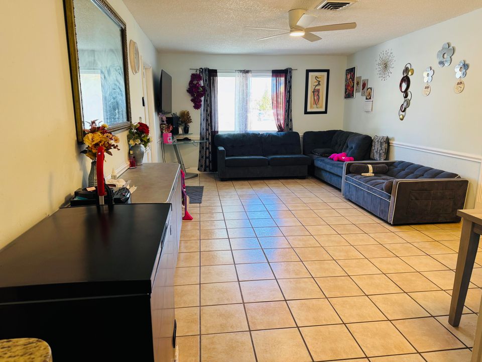 For Sale: $365,000 (3 beds, 2 baths, 1320 Square Feet)