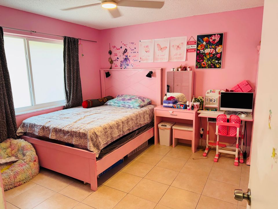 For Sale: $365,000 (3 beds, 2 baths, 1320 Square Feet)