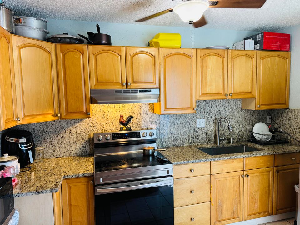 For Sale: $365,000 (3 beds, 2 baths, 1320 Square Feet)