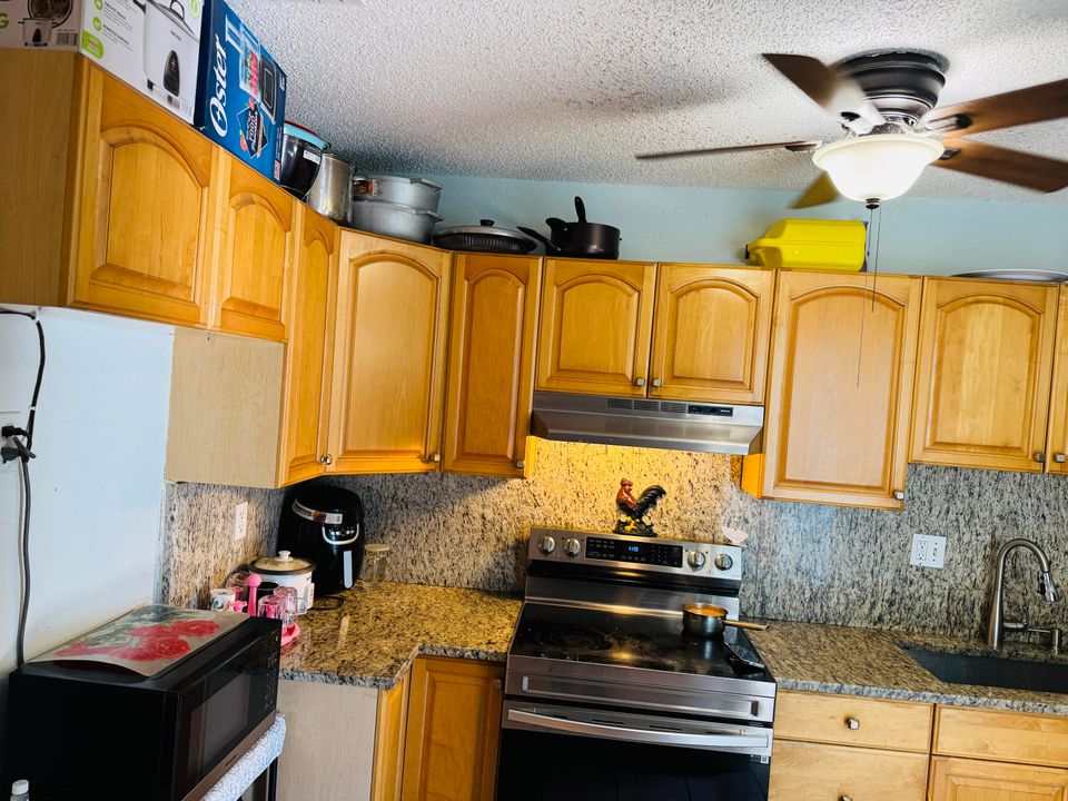 For Sale: $365,000 (3 beds, 2 baths, 1320 Square Feet)