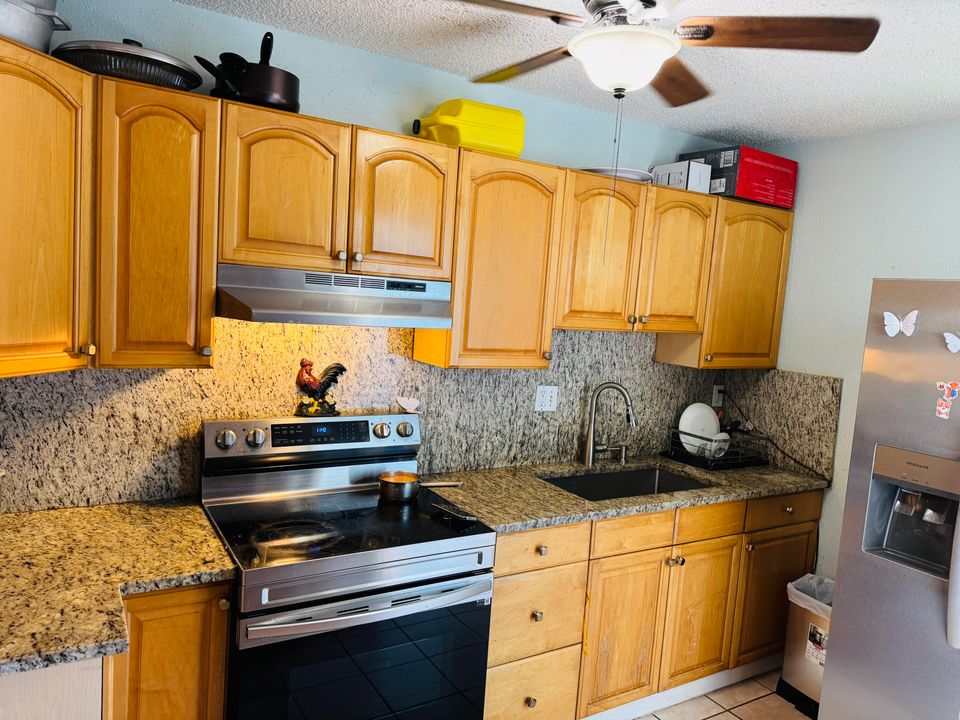 For Sale: $365,000 (3 beds, 2 baths, 1320 Square Feet)