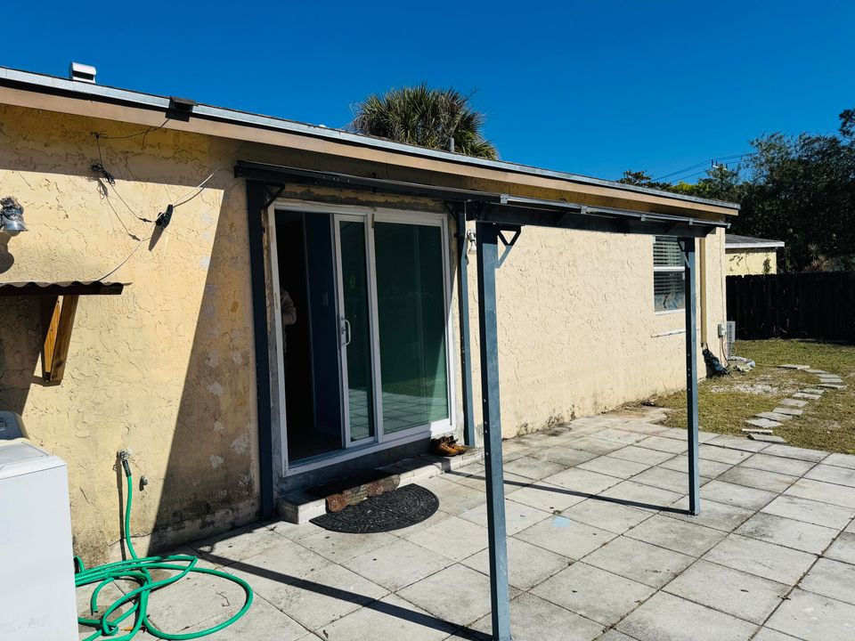 For Sale: $365,000 (3 beds, 2 baths, 1320 Square Feet)