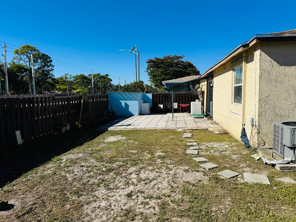 For Sale: $365,000 (3 beds, 2 baths, 1320 Square Feet)