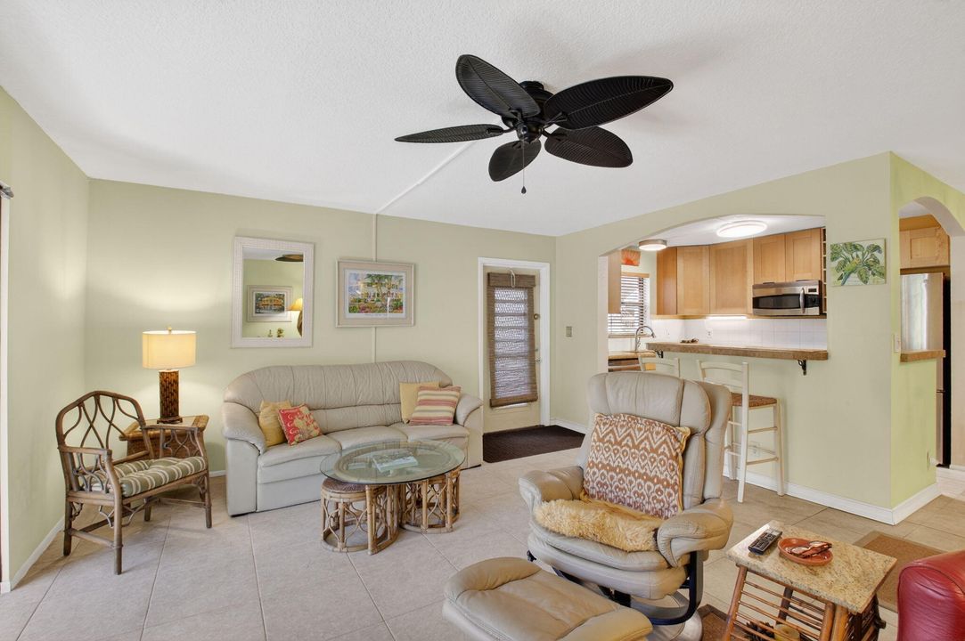 For Sale: $275,000 (2 beds, 2 baths, 1056 Square Feet)