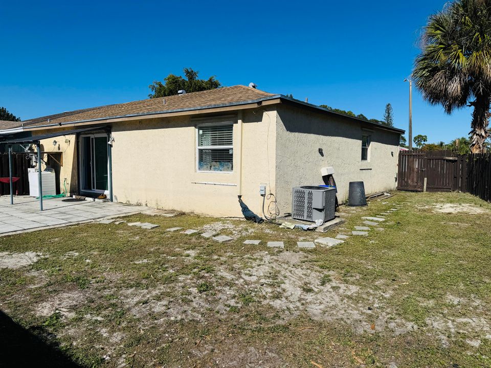 For Sale: $365,000 (3 beds, 2 baths, 1320 Square Feet)