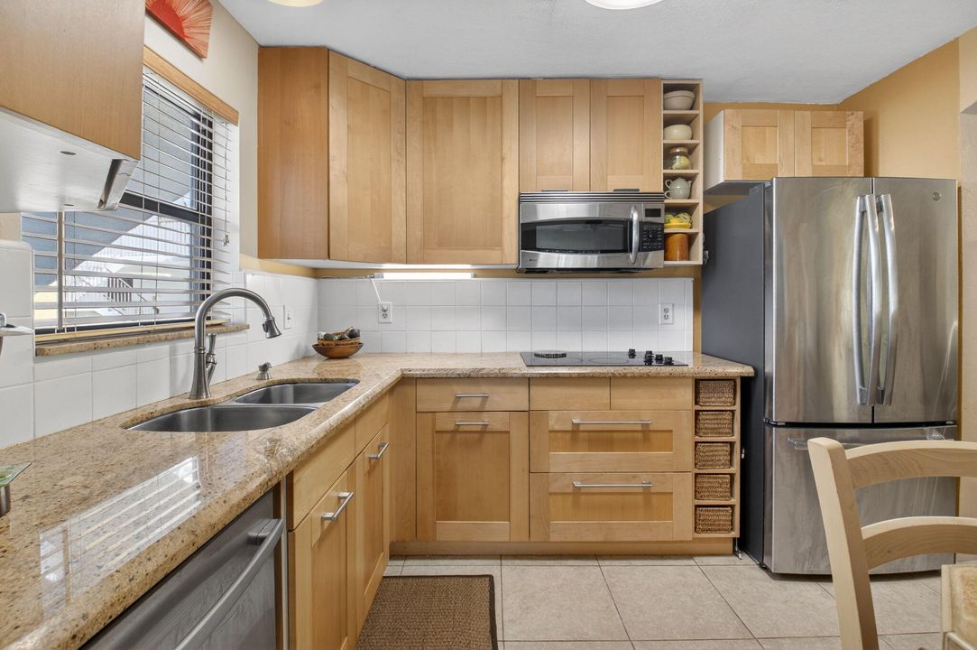 For Sale: $275,000 (2 beds, 2 baths, 1056 Square Feet)