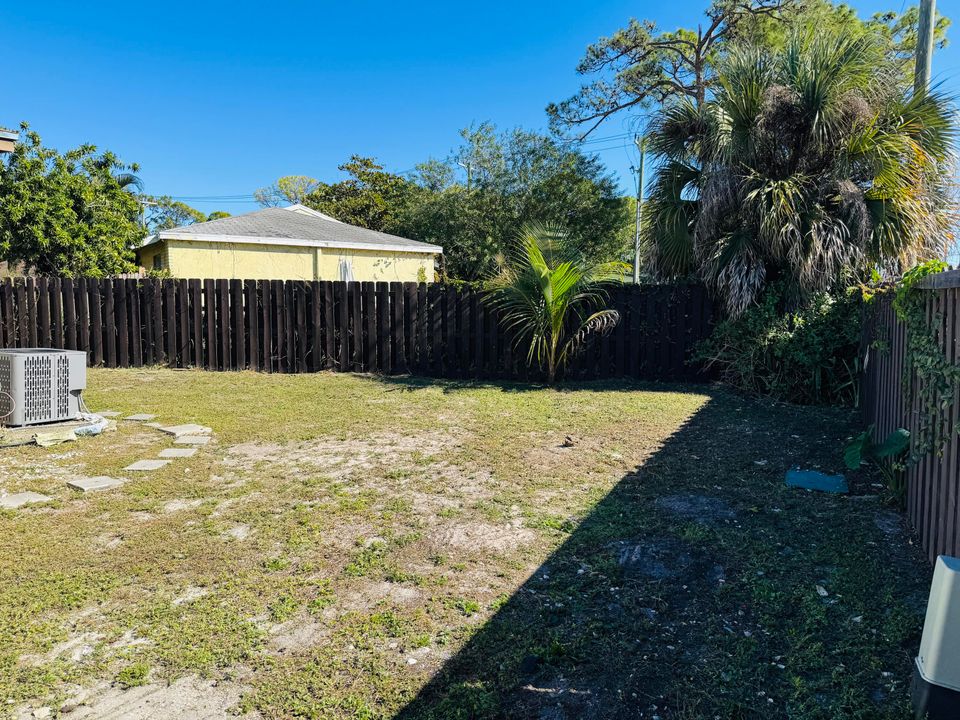 For Sale: $365,000 (3 beds, 2 baths, 1320 Square Feet)