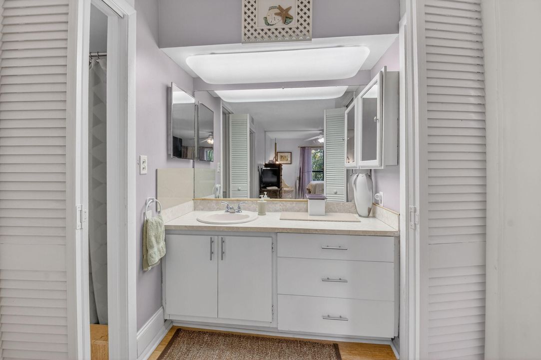 For Sale: $275,000 (2 beds, 2 baths, 1056 Square Feet)