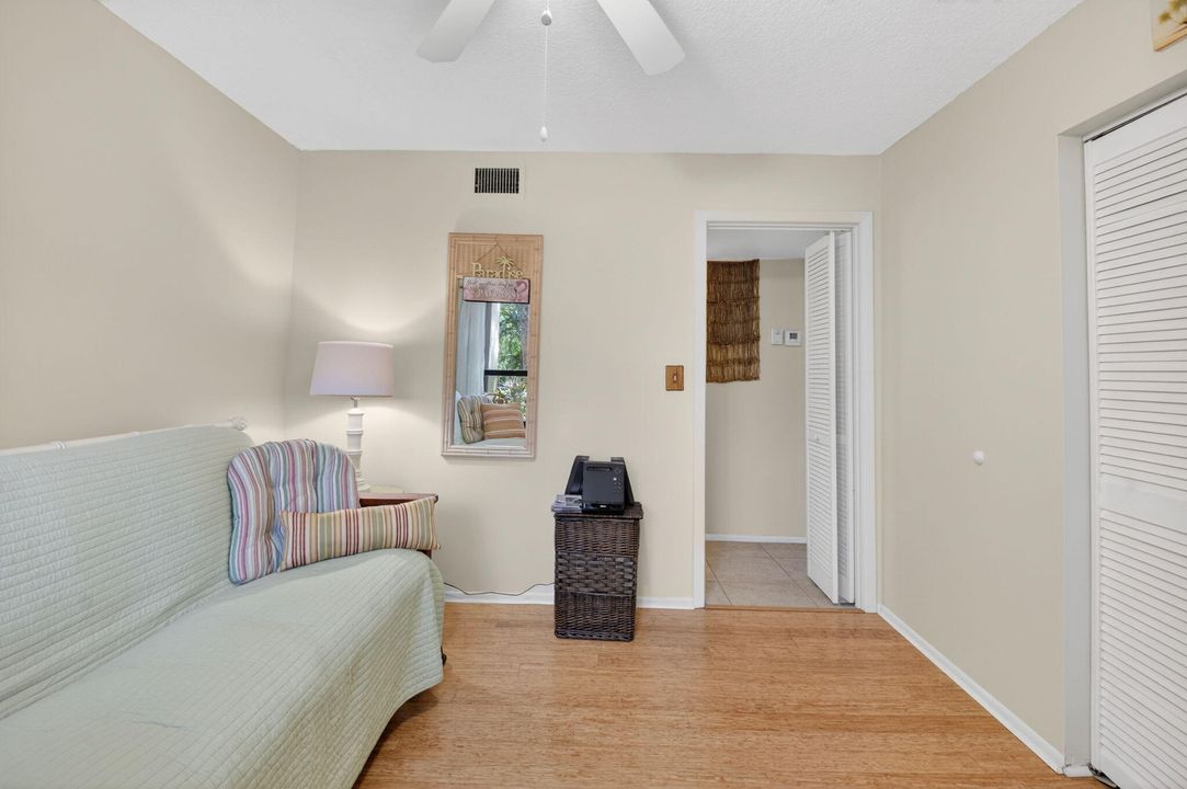 For Sale: $275,000 (2 beds, 2 baths, 1056 Square Feet)