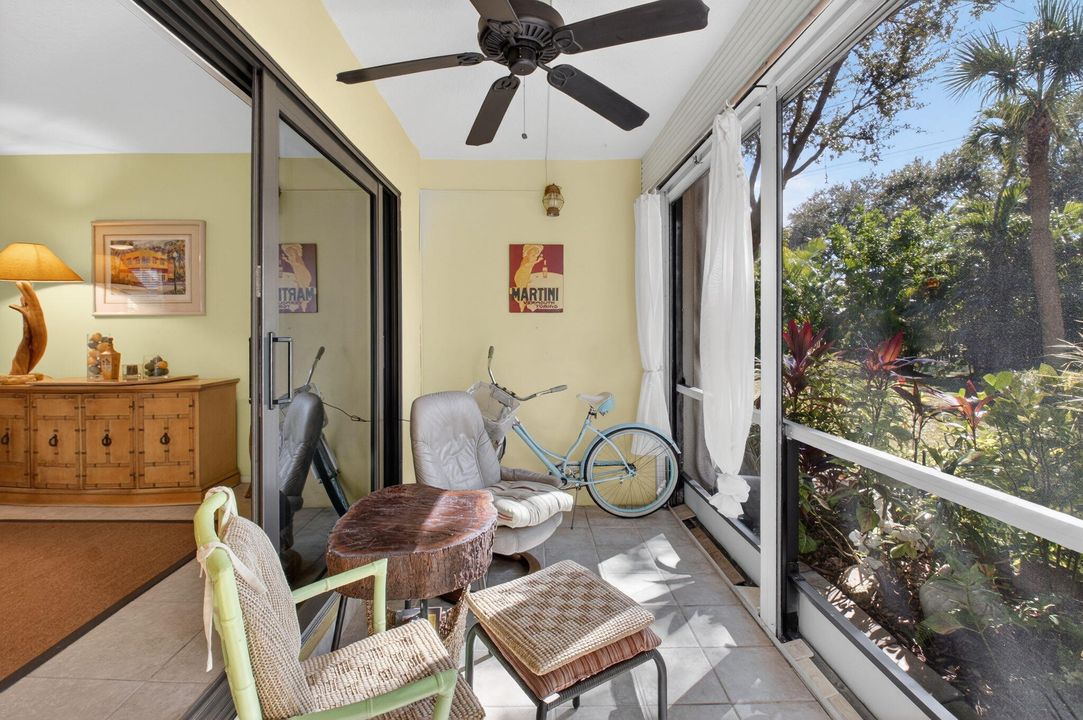 For Sale: $275,000 (2 beds, 2 baths, 1056 Square Feet)