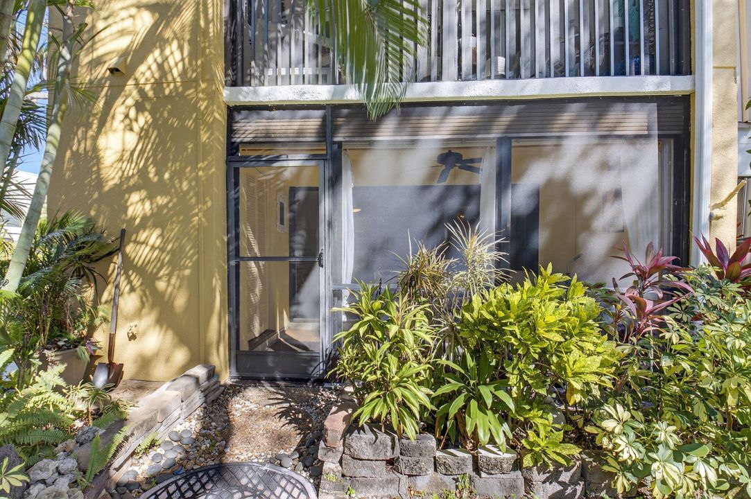 For Sale: $275,000 (2 beds, 2 baths, 1056 Square Feet)