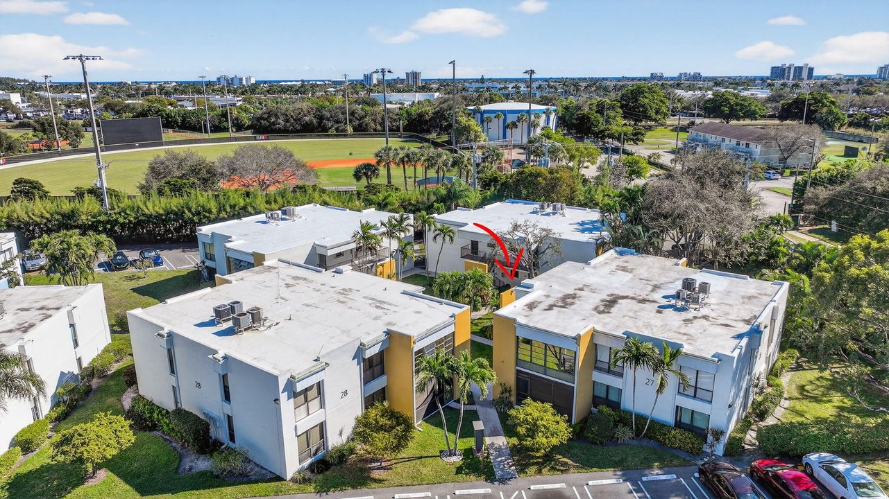 For Sale: $275,000 (2 beds, 2 baths, 1056 Square Feet)