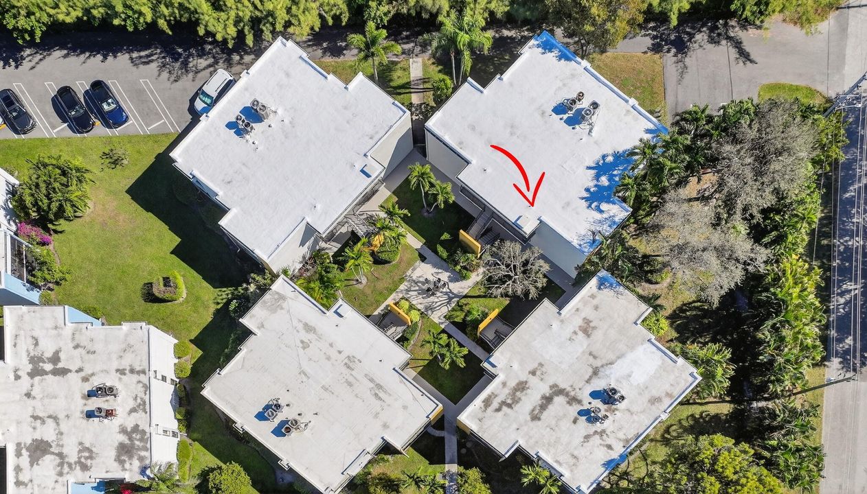 For Sale: $275,000 (2 beds, 2 baths, 1056 Square Feet)