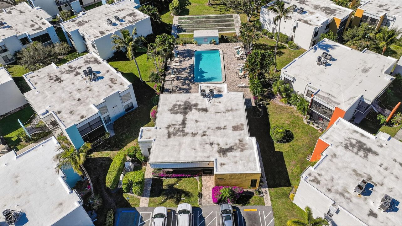 For Sale: $275,000 (2 beds, 2 baths, 1056 Square Feet)