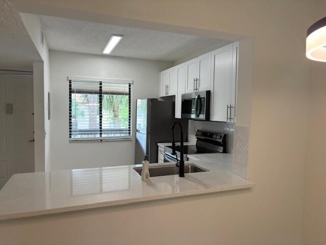 На продажу: $285,000 (2 спален, 2 ванн, 950 Квадратных фут)