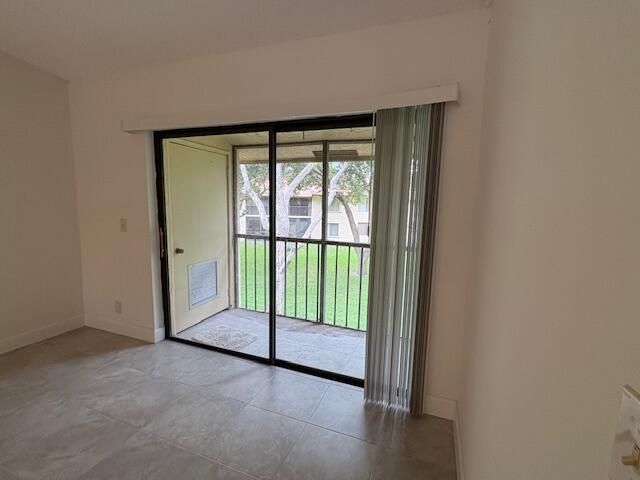 На продажу: $285,000 (2 спален, 2 ванн, 950 Квадратных фут)