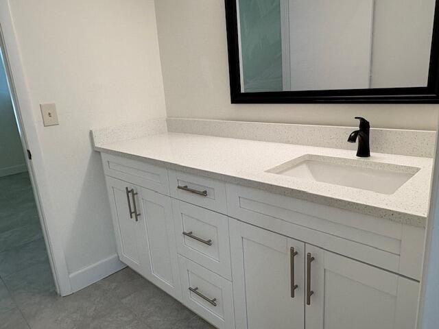 На продажу: $285,000 (2 спален, 2 ванн, 950 Квадратных фут)