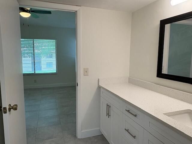 На продажу: $285,000 (2 спален, 2 ванн, 950 Квадратных фут)