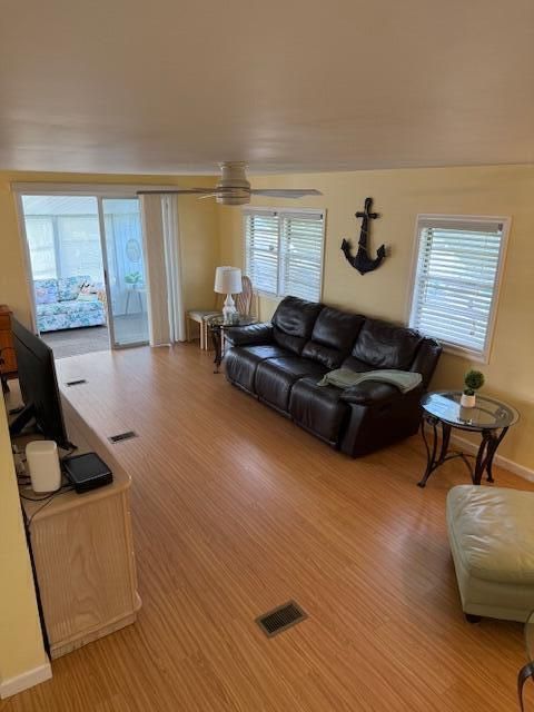 На продажу: $212,000 (2 спален, 2 ванн, 960 Квадратных фут)