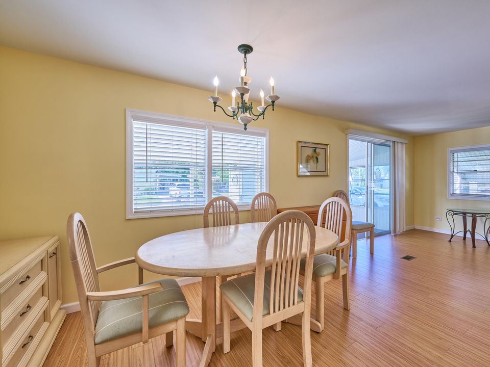 На продажу: $212,000 (2 спален, 2 ванн, 960 Квадратных фут)