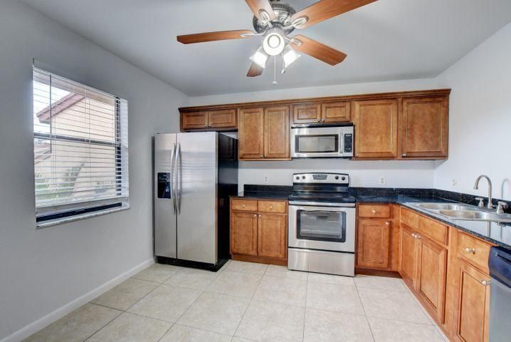 待售: $239,900 (2 贝兹, 2 浴室, 1165 平方英尺)