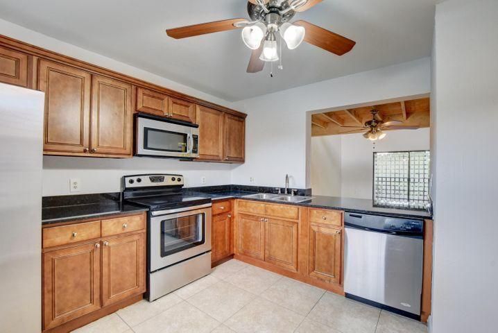 待售: $239,900 (2 贝兹, 2 浴室, 1165 平方英尺)