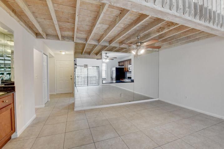 待售: $239,900 (2 贝兹, 2 浴室, 1165 平方英尺)