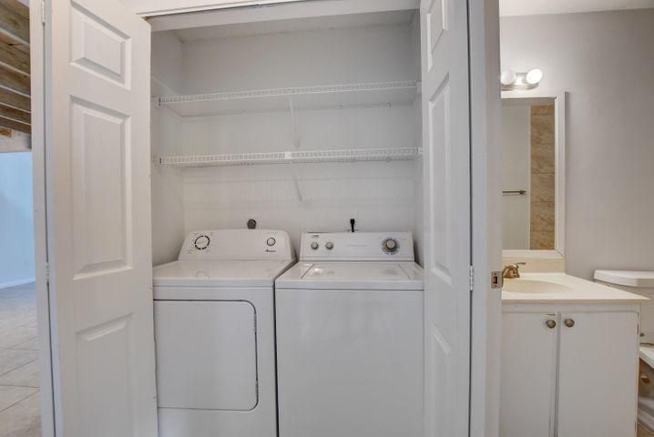 待售: $239,900 (2 贝兹, 2 浴室, 1165 平方英尺)