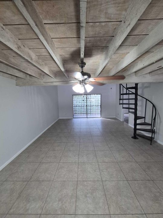 待售: $239,900 (2 贝兹, 2 浴室, 1165 平方英尺)