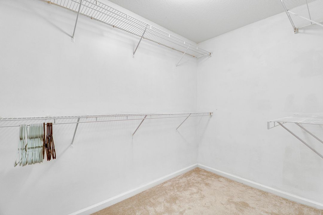 待售: $399,000 (2 贝兹, 2 浴室, 1281 平方英尺)