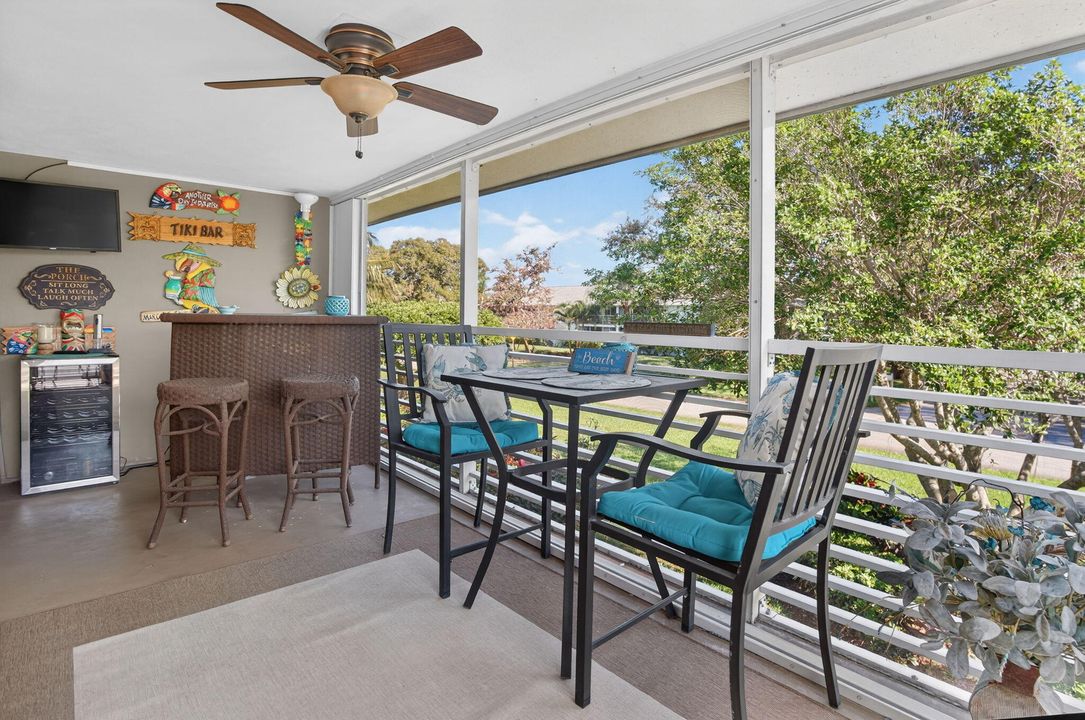 For Rent: $3,100 (2 beds, 2 baths, 920 Square Feet)