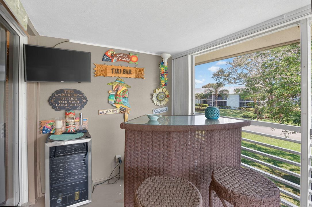 For Rent: $3,100 (2 beds, 2 baths, 920 Square Feet)